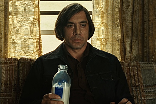 Почему злодеи в фильмах пьют молоко