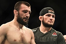 Боец Нурмагомедов дал пощечину дос Сантосу на турнире UFC Vegas 74 за удар после гонга
