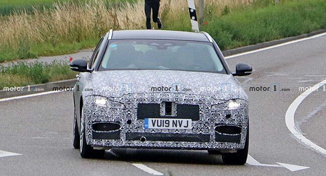 Jaguar XF L и XF Sportbrake засняли вместе во время дорожных тестов