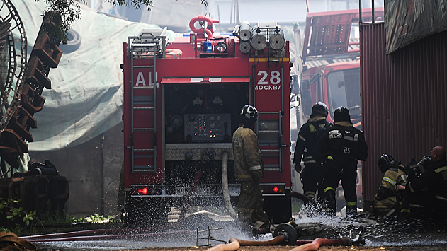 В МЧС заявили, что пожар в ангаре в Свердловской области локализован