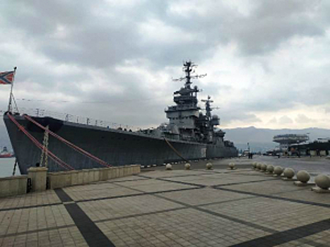 В День Героев Отечества транспортные полицейские Новороссийска обеспечили безопасность «Залпа Победы» и провели профилактическую беседу с юнармейцами