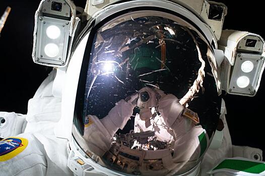 Итальянский астронавт сделал уникальное селфи в открытом космосе