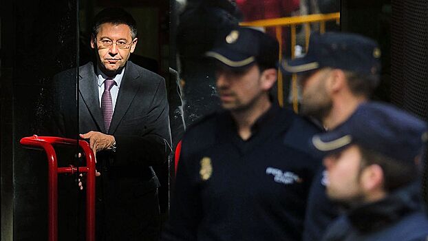 Новый скандал в "Барселоне": арестован экс-президент Бартомеу, в офисе обыск. Все из-за атаки на игроков в соцсетях