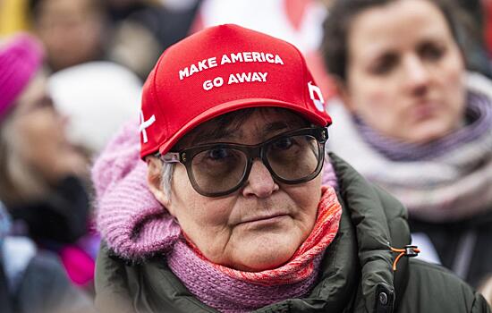 Гренландцы и датчане стали носить антиамериканскую версию бейсболки MAGA