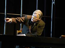 Одной ногой на сцене: звёзды 65+ о выходе к зрителям под запретом Собянина