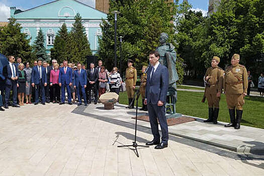 Памятник "Сынам полков" открыли в центре Курска