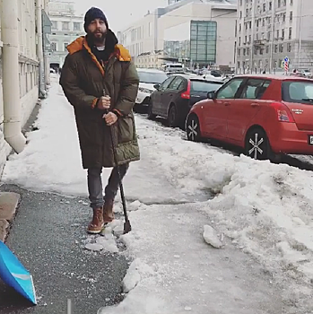 Иван Ургант стихами ответил на уборку снега в Петербурге