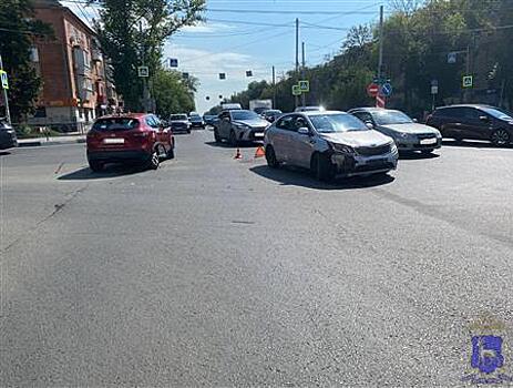 Nissan и Kia не смогли поделить перекресток в Самаре