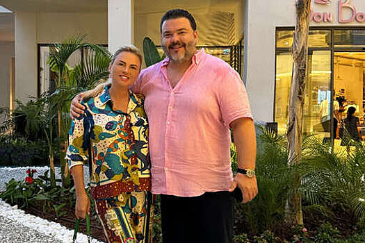 Певица Анна Семенович терпит насмешки из-за романа с женатым Шреером