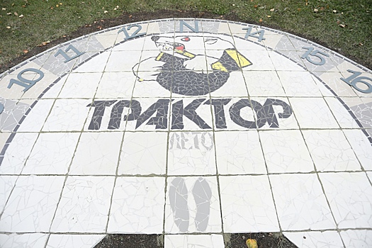 «Время укажет победителя»: «Трактор» обзавёлся солнечными часами за 300 тысяч рублей