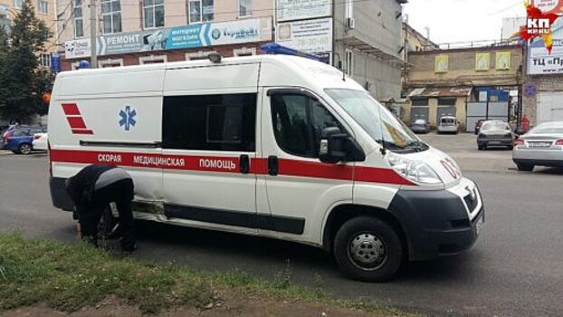 В Орле водитель БМВ протаранил машину скорой
