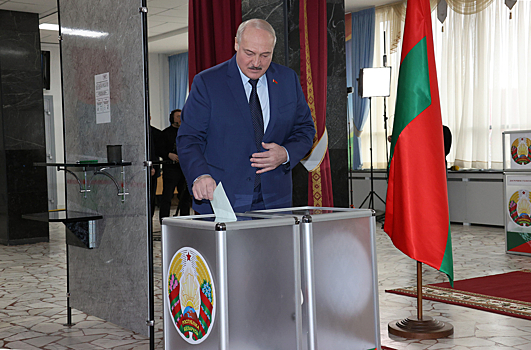 В Белоруссии приняли поправки в Конституцию