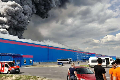 В Приморье локализовали пожар на складах «Леруа Мерлен» на 700 квадратных метрах
