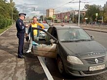 Сотрудники ГИБДД проверяют учебные автомобили красноярских автошкол