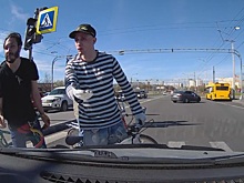 Петербуржец в воспитательных целях сбил двигавшихся по "зебре" велосипедистов