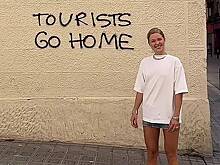 Украинка сняла видео на фоне граффити в Европе и разозлила местных жителей