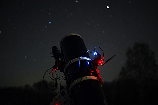 Новосибирский фотограф снял далекую галактику "Вертушку"