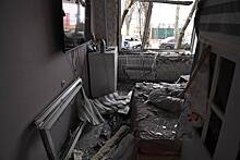 ВСУ нанесли удар по многоэтажному жилому дому в Токмаке