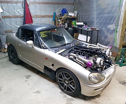 В крошечный родстер Suzuki Cappuccino впихнули LSX V8