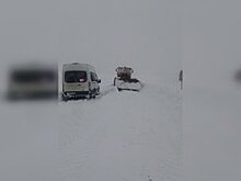 В Башкирии автобус с 17 пассажирами застрял в снегу