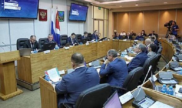 Приморскому депутату грозит штраф за демарш во время заседания Заксобрания