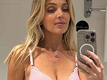 Бортпроводник заставил женщину прекратить смущать пассажиров самолета