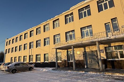 Фасад главного корпуса больницы в Бисерти капитально отремонтировали по нацпроекту «Продолжительная и активная жизнь»