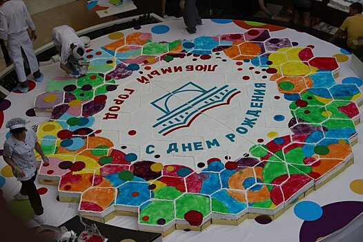 Пирог массой две тонны для установления рекорда испекут в честь 125-летия Новосибирска