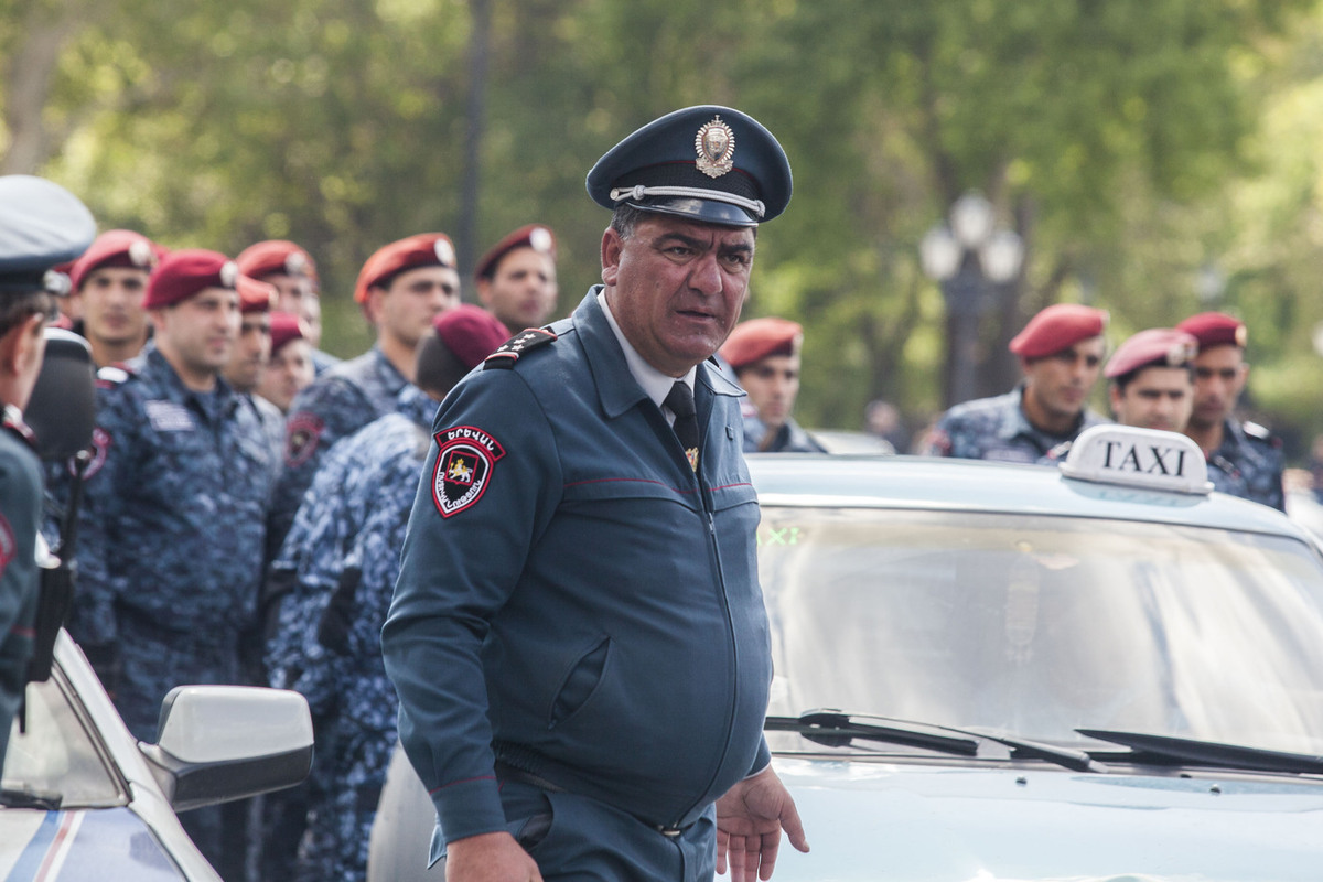 Выборы в Армении начались с арестов
