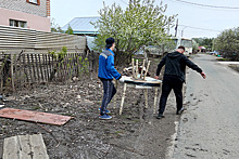 Осужденные Исправительного центра №1 помогают пострадавшим от паводка оренбуржцам