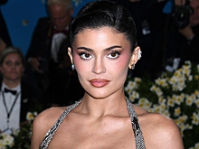 Кендалл Дженнер разделась догола на острове