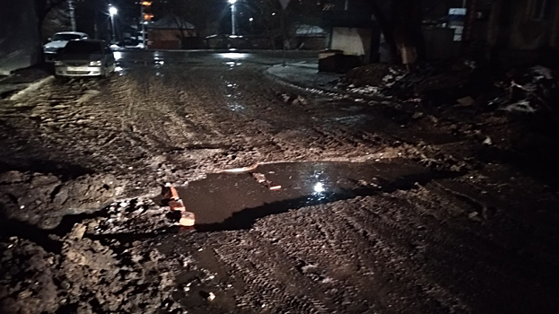 Саратовец: В разрытой «СПГЭС» траншее отрываются бамперы автомобилей