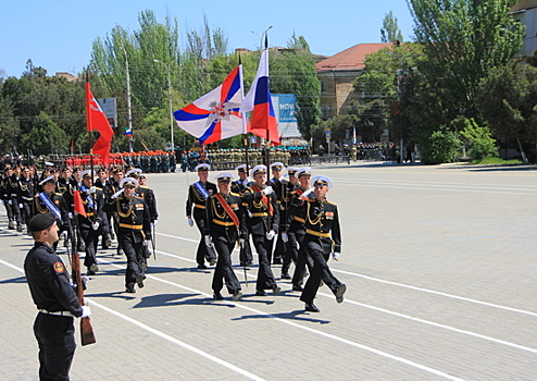 Морские пехотинцы Каспийской флотилии вернулись с учений и приступили к тренировкам парада Победы на главной площади Каспийска
