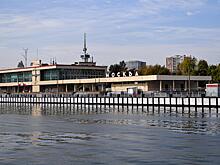 На фасад Южного речного вокзала вернутся пять женских скульптур