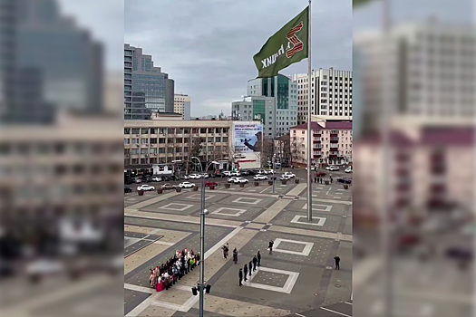 Мэр Краснодара Евгений Наумов принял участие в торжественном поднятии флага в поддержку участников спецоперации в честь годовщины начала СВО