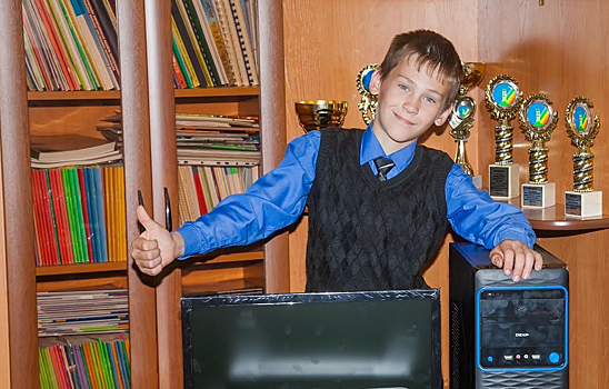 Путин подарил компьютер школьнику из Новосибирской области