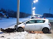 В Саратове автоледи влетела в столб и попала в больницу