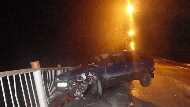 В Кирово-Чепецком районе ВАЗ врезался в ограждения путепровода