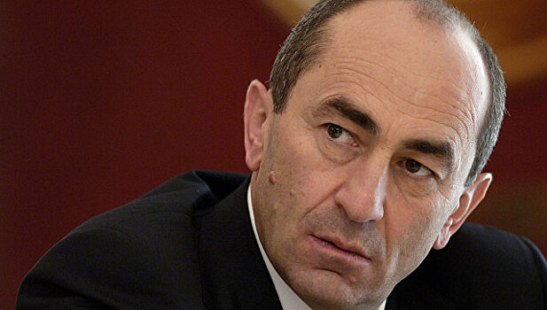 Кочарян призвал "не втягивать церковь в политику"
