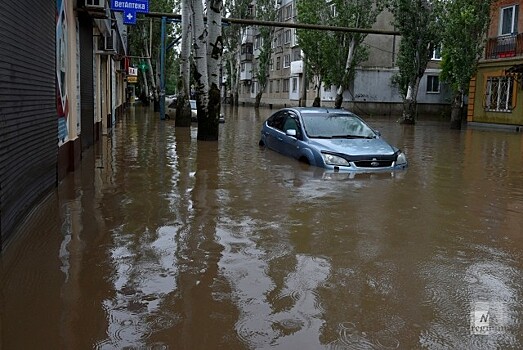 В Керчи подтопленными остаются 14 улиц, детсад, школа, больница