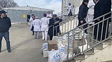 Глава Буйнакского района Камиль Изиев передал медикам больниц продуктовые наборы