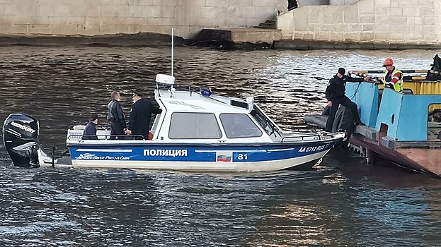 Две баржи протаранили верхние подводные ворота в Нижегородской области