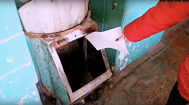 В российском регионе люди живут с трупами крыс и без стёкол на окнах