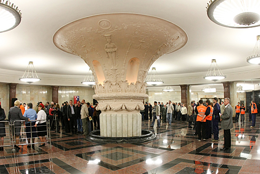 Россияне поспорили из-за «баобаба» в московском метро