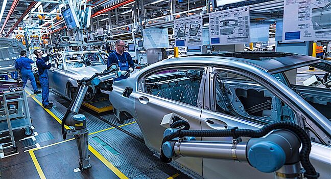 Американские автопроизводители уменьшают зарплаты и сокращают расходы