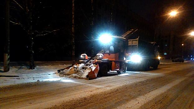 200 куб. метров снега минувшей ночью вывезли с улиц Вологды