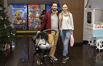 В кинотеатрах Москвы запустили сеансы для родителей с младенцами