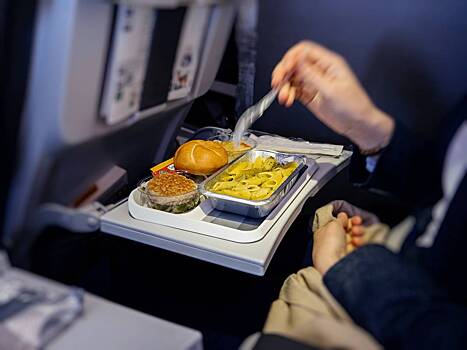 Авиакомпания «Победа» начала кормить пассажиров