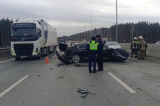 На ЕКАД ограничили движение из-за смертельной аварии