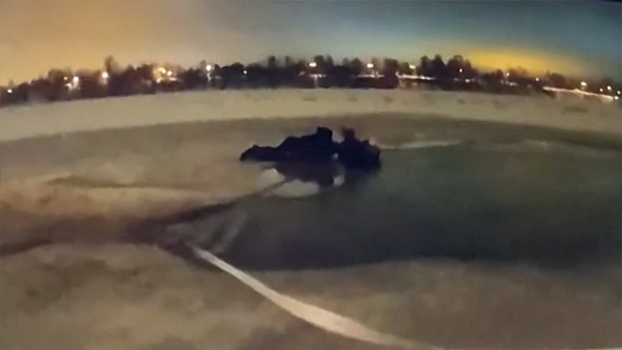 «Не стал ждать и пополз в воду»: питерский полицейский рассказал, как спас девочку из полыньи